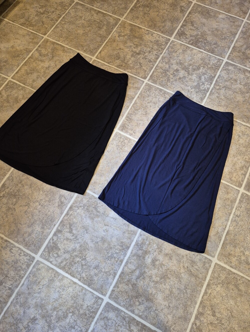 Lot Of 2 Artisan NY Women's Black and Navy Midi Skirts Size Small, Pull On